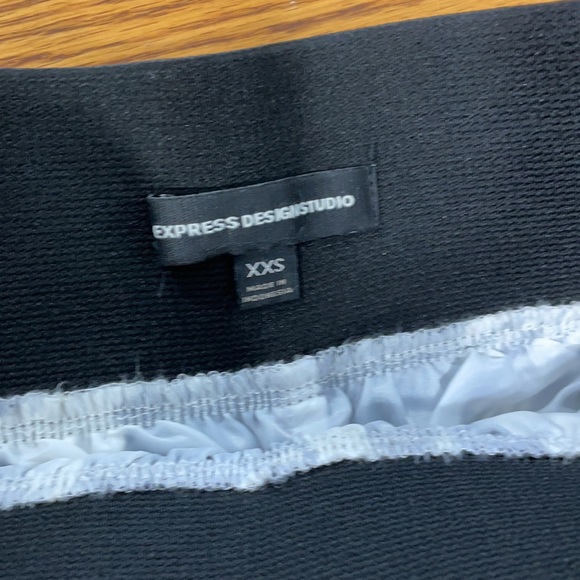 Express floral skirt - Picture 2 of 3